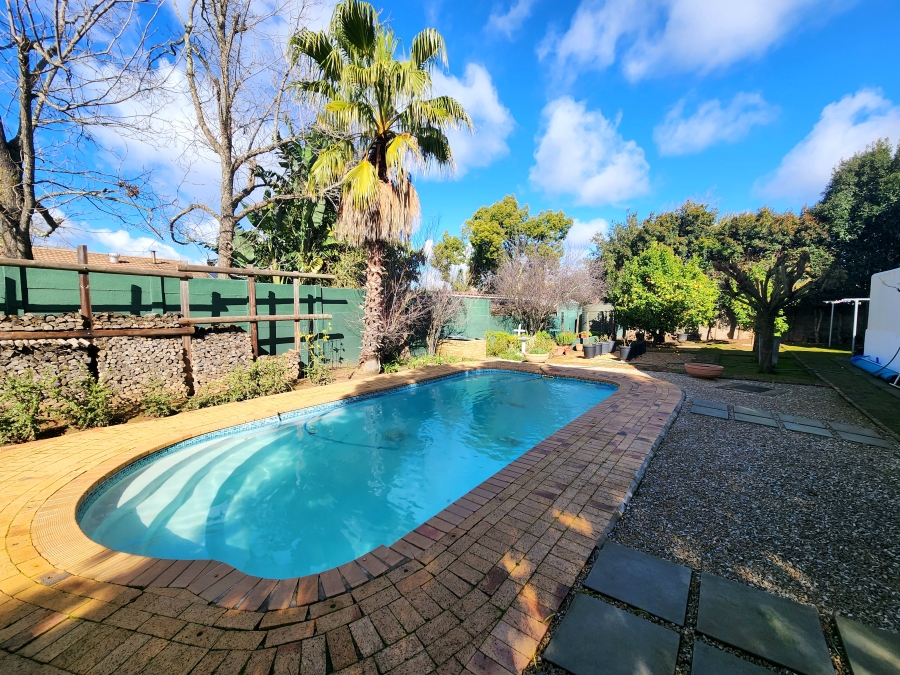 4 Bedroom Property for Sale in Panorama Western Cape